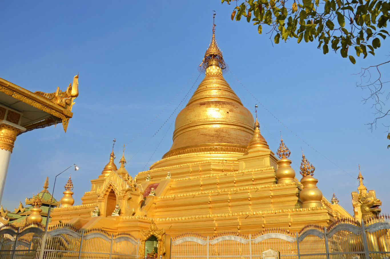 kuthodaw+temple+mandalay