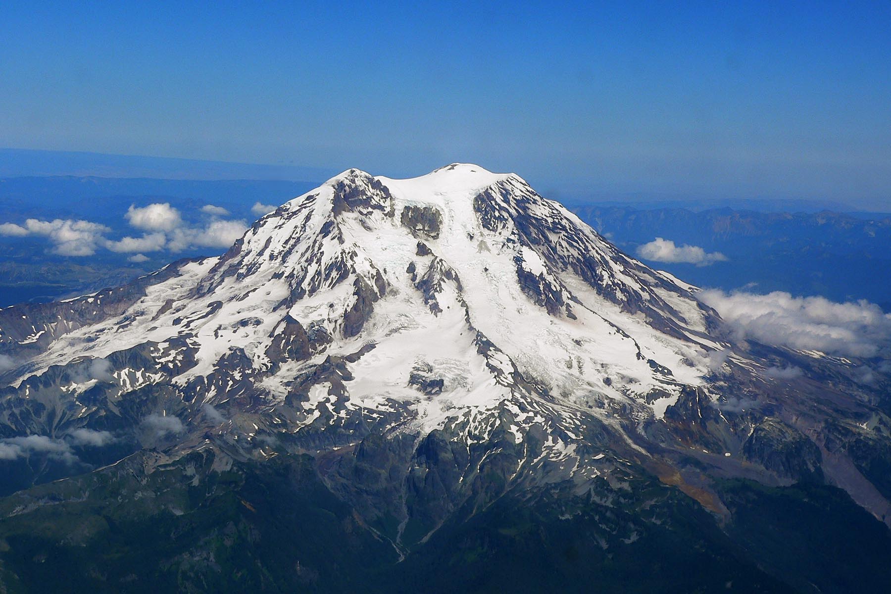 Mount_Rainier_from_west.jpg