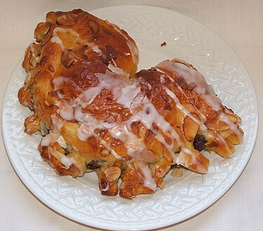 375px-Bear_claw_pastry.JPG