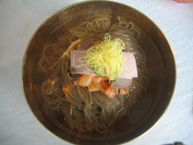 800px-Cold_Noodles_at_Famous_Okryu_Restaurant_%2810108835864%29.jpg